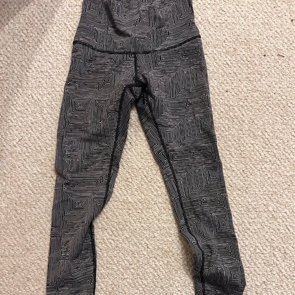 Lululemon black and white patterned leggings - size 8